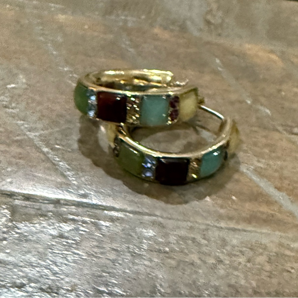 Vintage Liz Claiborne Gold Tone/Jewel Tone Small Hoop Earrings - Picture 8 of 8